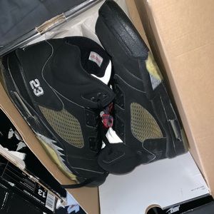 Air Jordan 5 with junpman on back